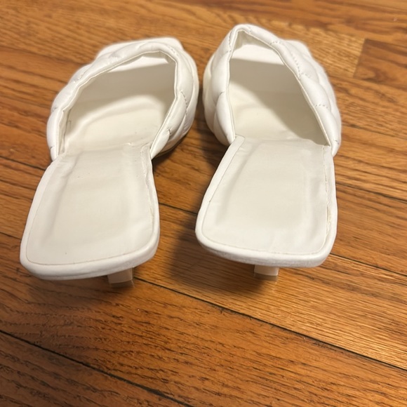 quilted white kitten heel - Picture 3 of 5